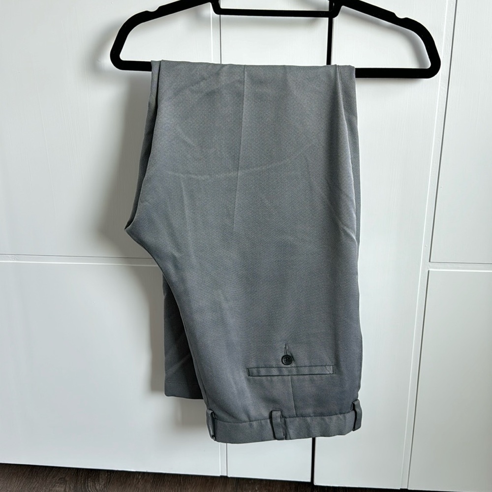 Men’s dress pants, great condition.